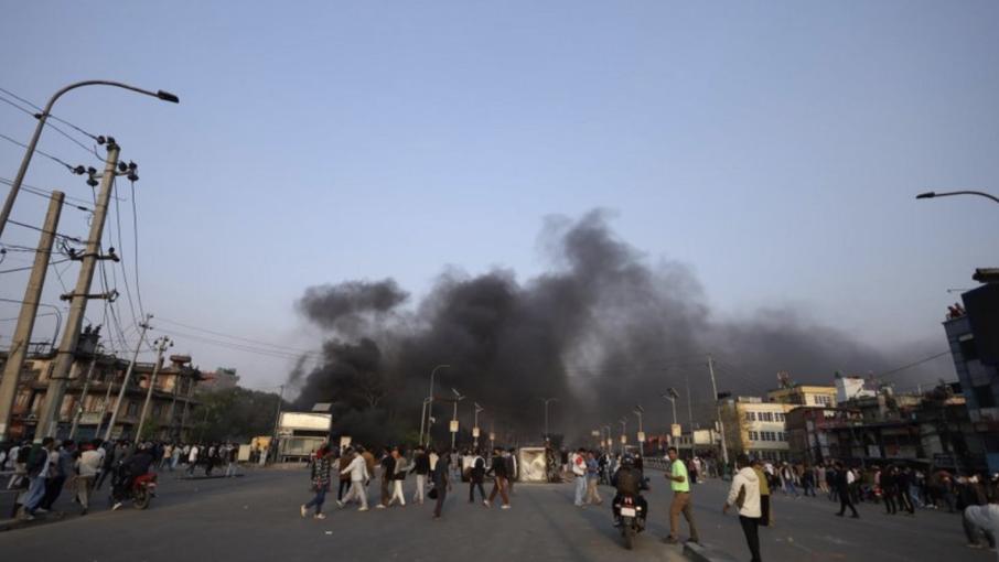 काठमाडौमा हिंसात्मक बन्यो राजावादी प्रदर्शन, आगजनी, तोडफोड र लुटपाट, दंगा क्षेत्रमा कर्फ्यु